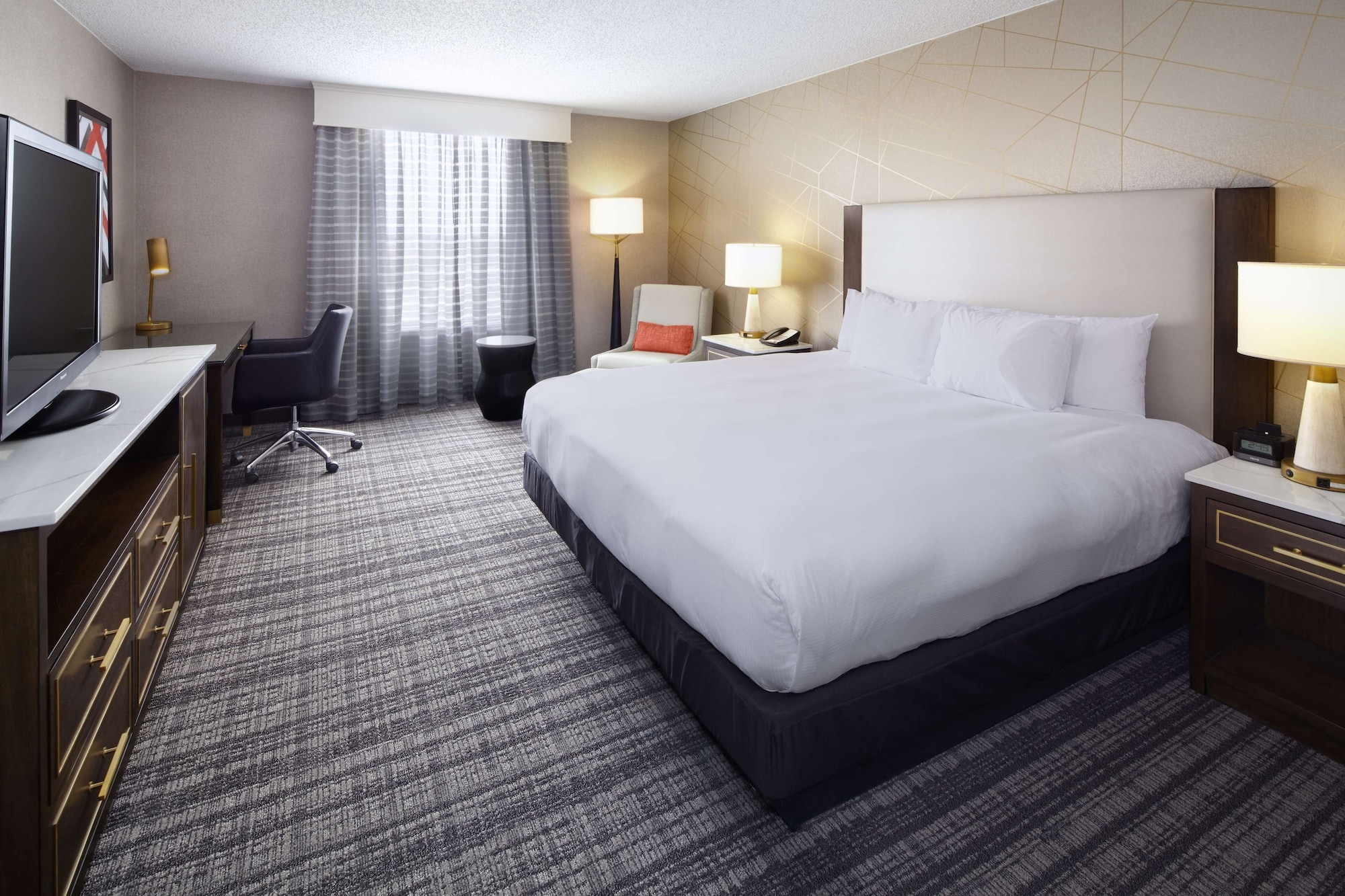 EXECUTIVE, KING BED