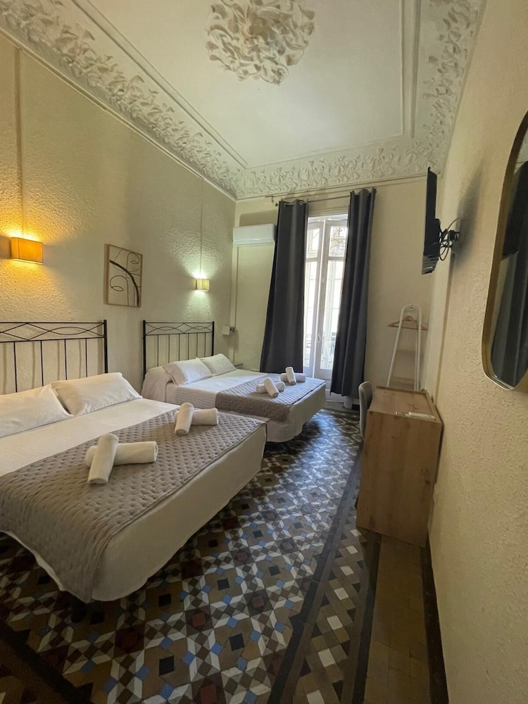 Hostal Balmes Centro 16/50