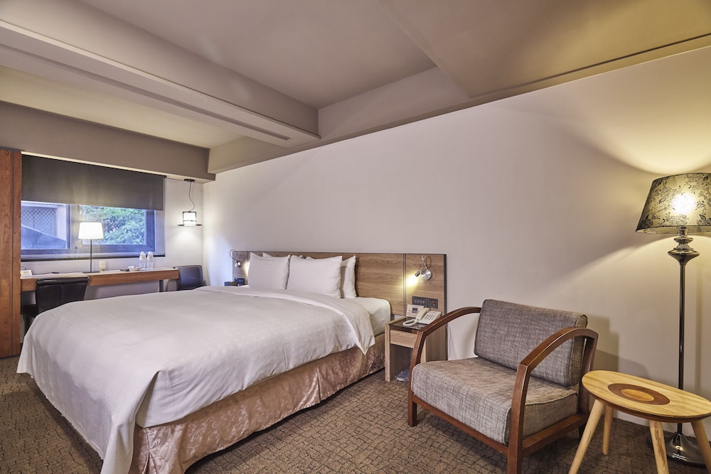 Simple Plus Hotel 9/50
