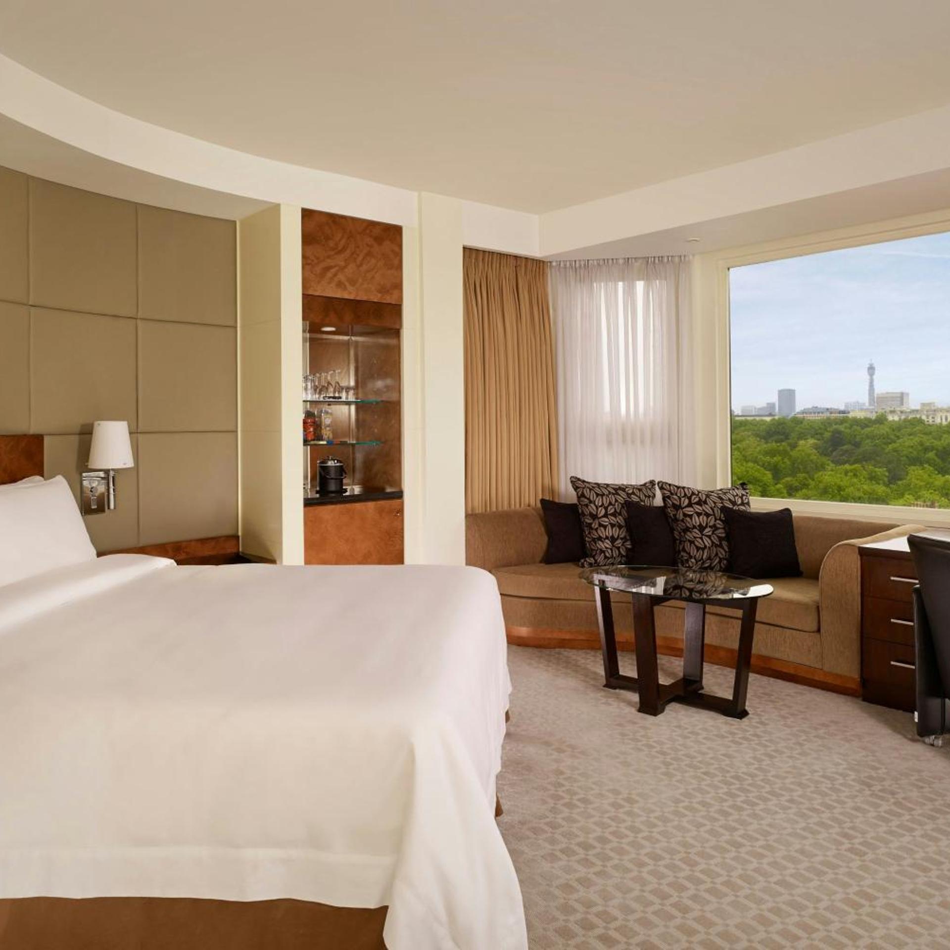 Panoramic, Guest Room, King Bed, Skyline View, High Floor، The Park Tower Knightsbridge, a Luxury Collection Hotel, London 4/9