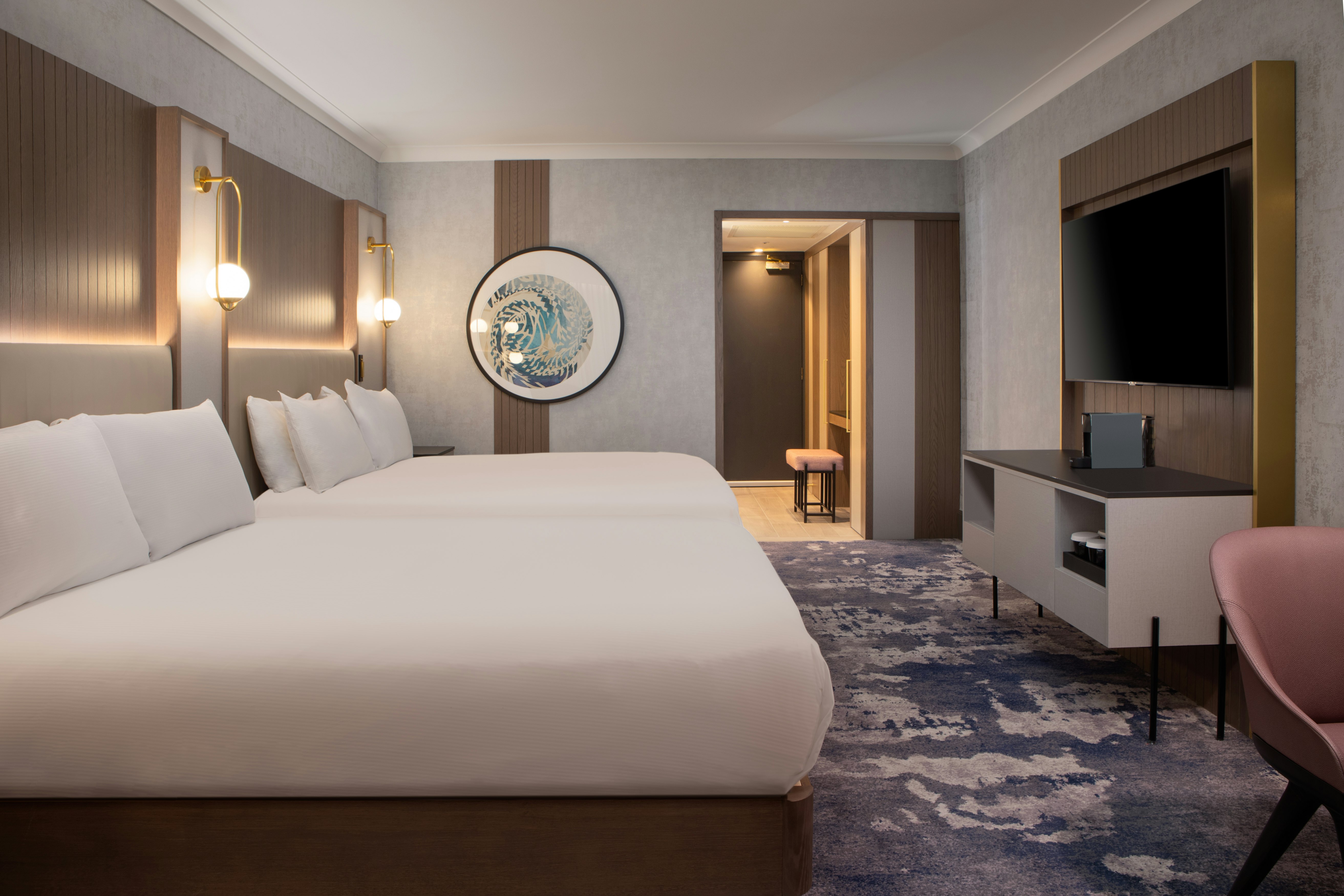 EXECUTIVE, 2 QUEEN BEDS