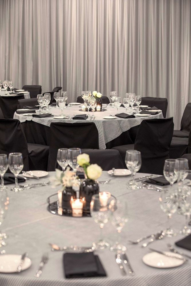 Flagstaff Gardens Hotel 56/65