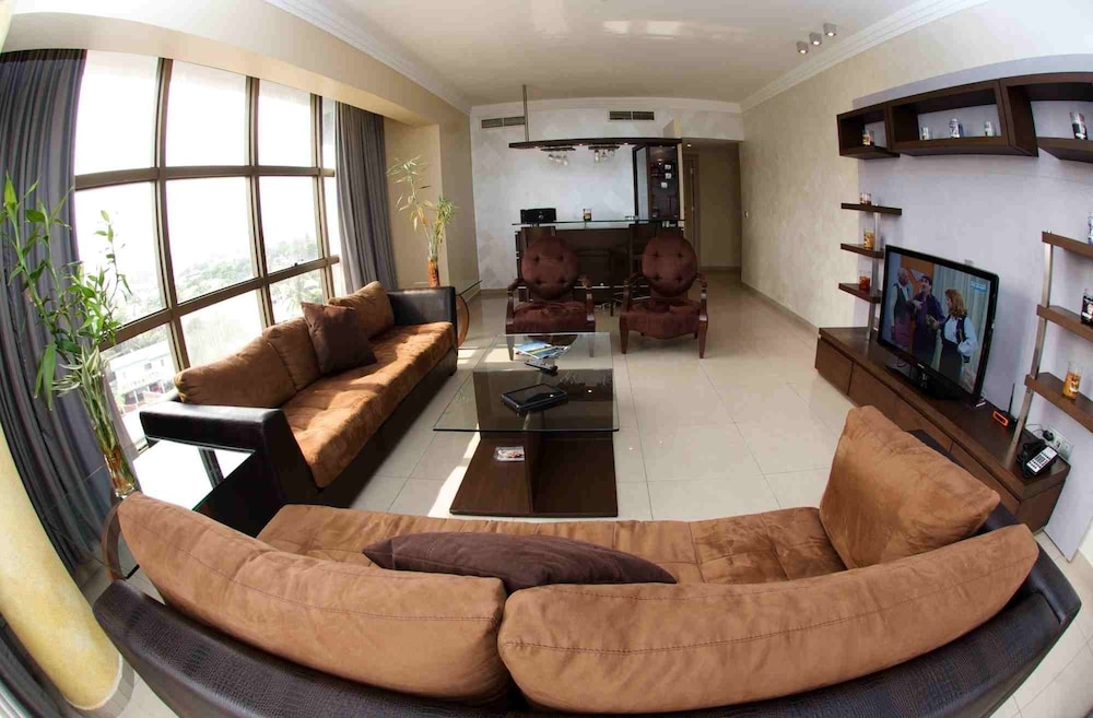 The Avenue Suites 24/46