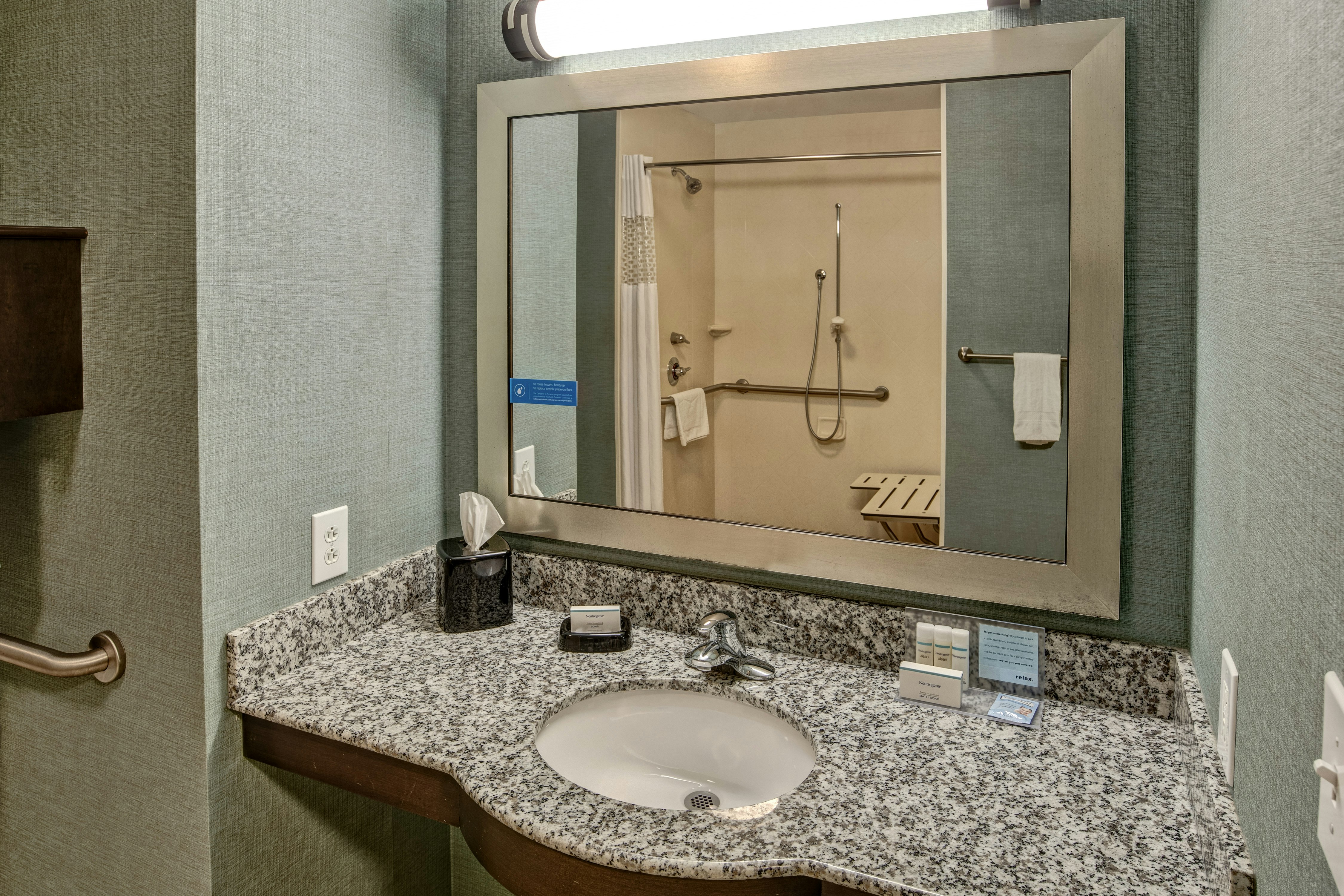 Hampton Inn Suites Birmingham 280 East Eagle Point 57/62
