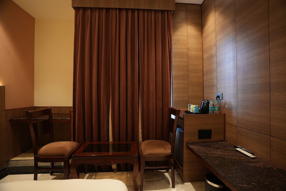 Lime Tree Hotels & Banquet Greater Noida 36/50