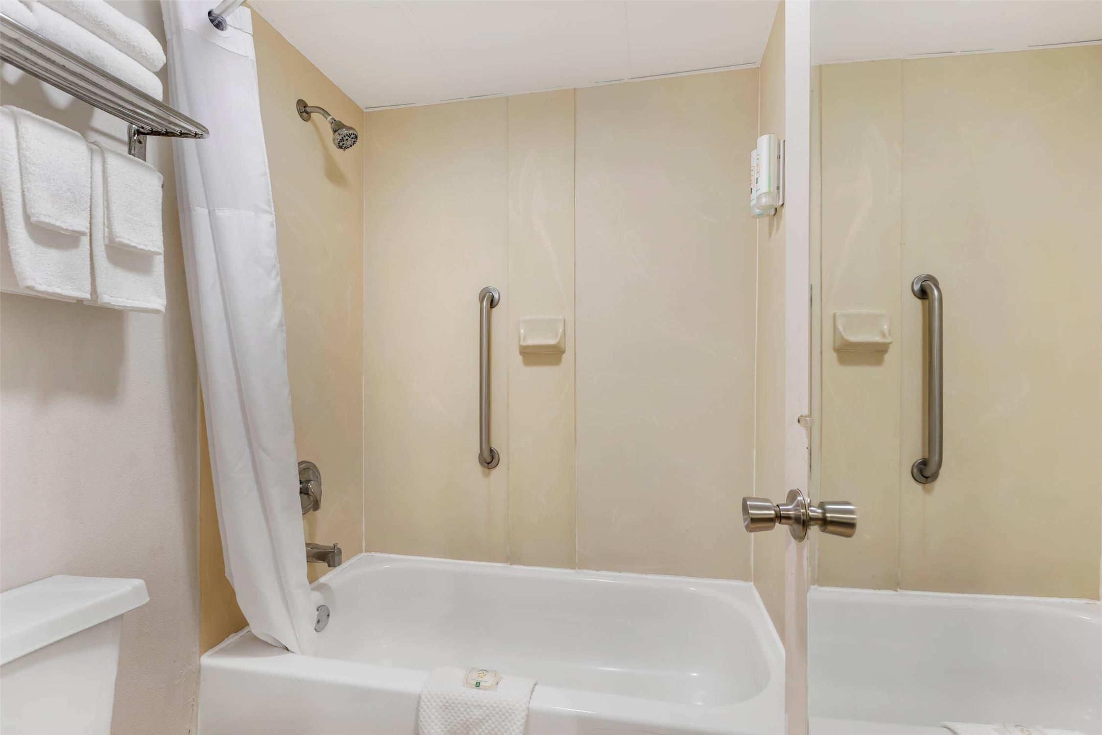 Suite, 2 Queen Beds, Quality Inn & Suites Easley - Greenville 5/6