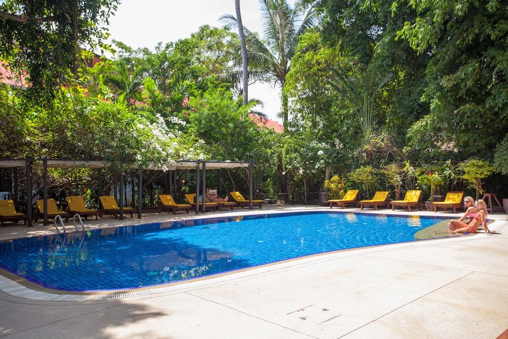 Tropica Bungalow Hotel 64/69