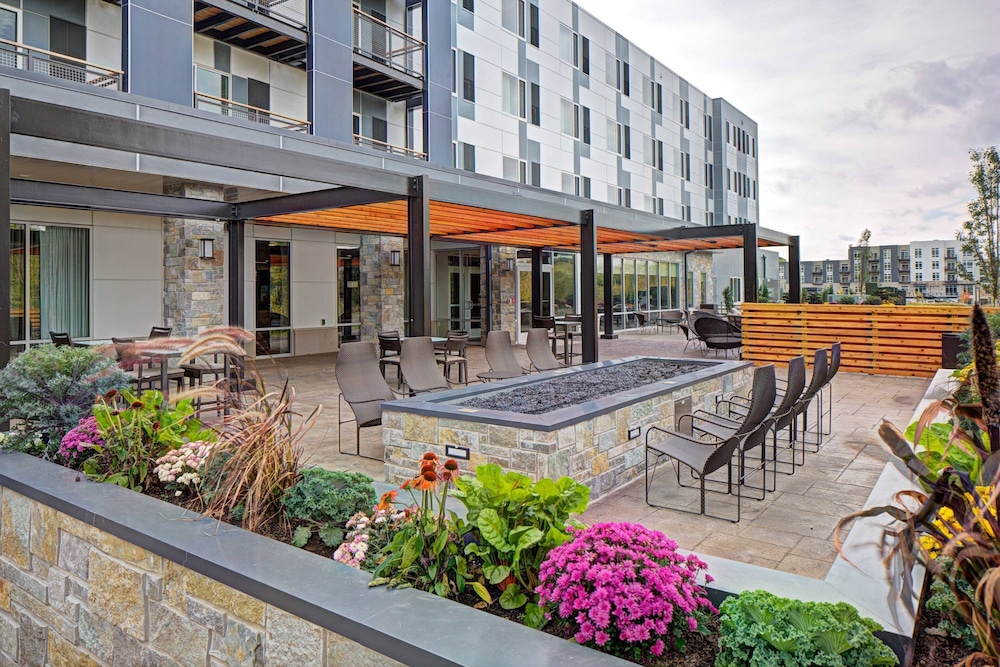 Courtyard Appleton Riverfront 3/58