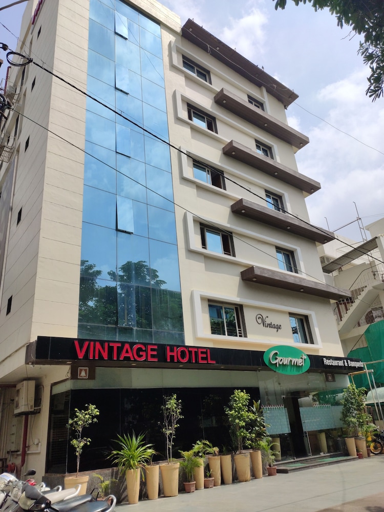 Hotel Vintage 2/50