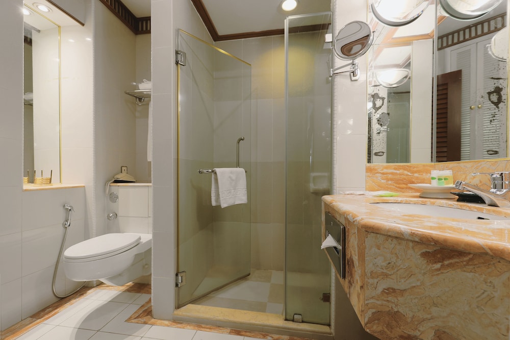 The Jesselton Hotel 45/50