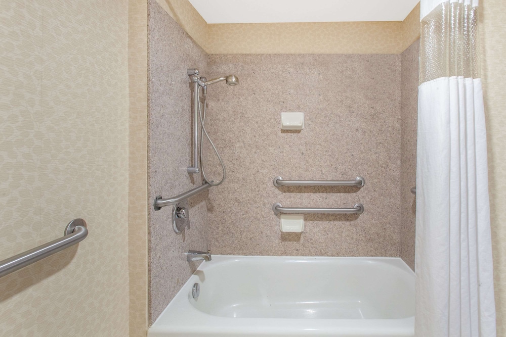 Hawthorn Suites By Wyndham Midwest City Tinker Afb 44/45