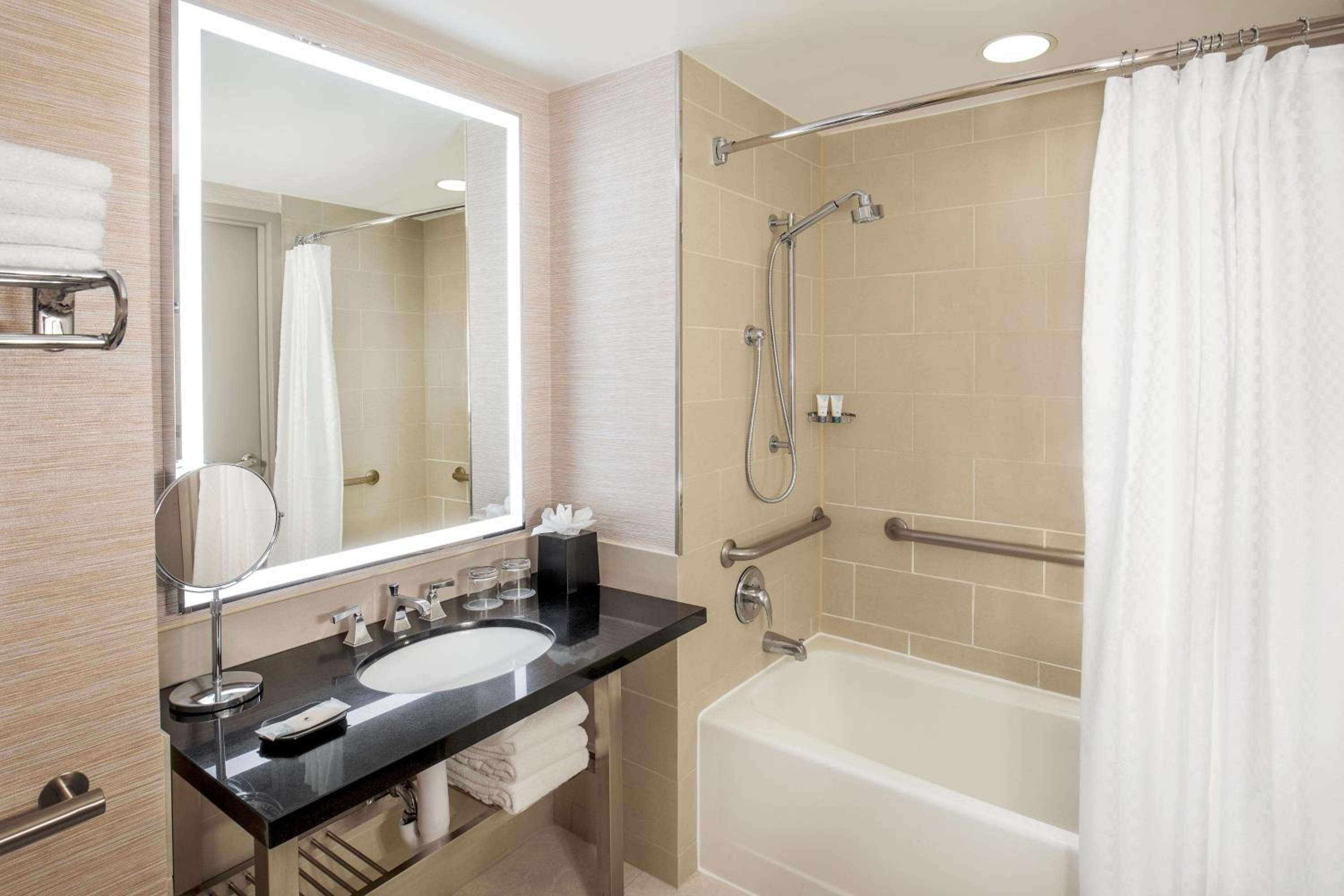 غرفة قياسية بسريرين مزدوجين، The Westin Annapolis 10/10