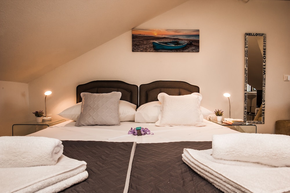 Luxury Seaside Apartments 7/50