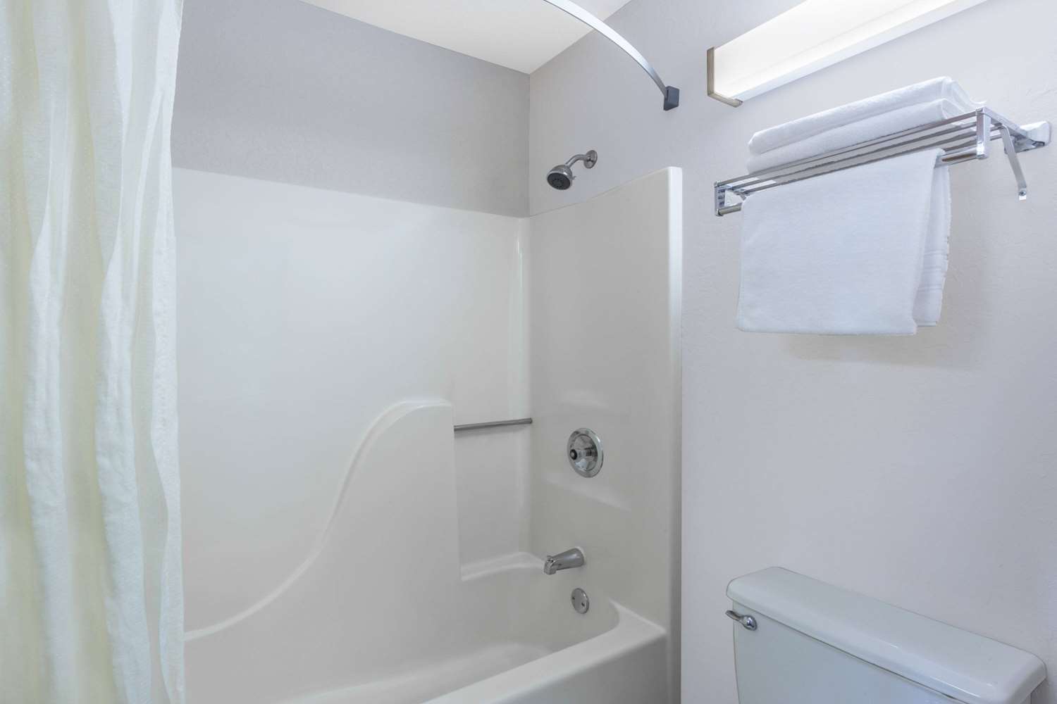 Super 8 By Wyndham Madison South 32/34