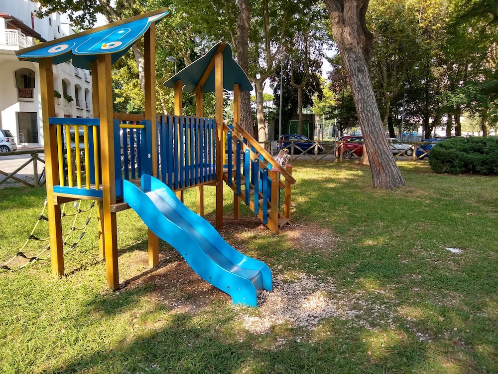 PORTOVERDE BEACH APARTMENTS 20/53
