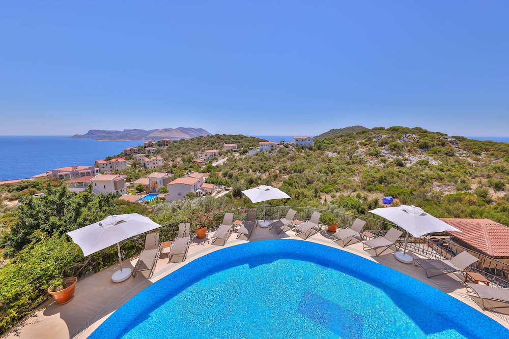 Hill House - Adults Only 36/50
