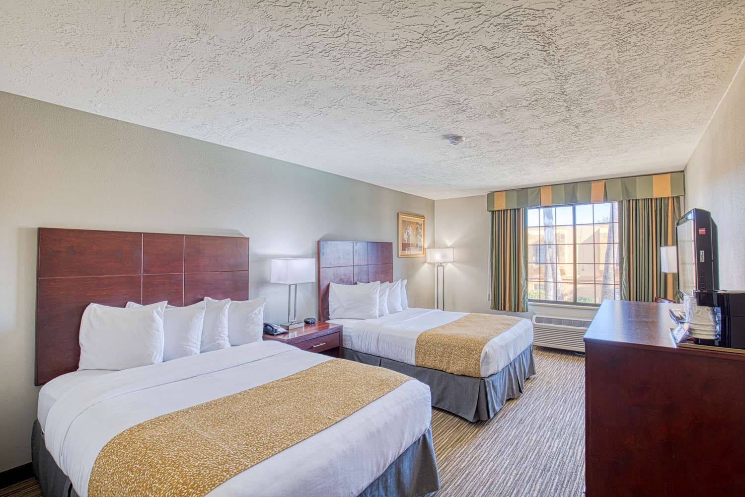 جناح بسريرين كوين مع أريكة، Best Western Green Valley Inn 2/5