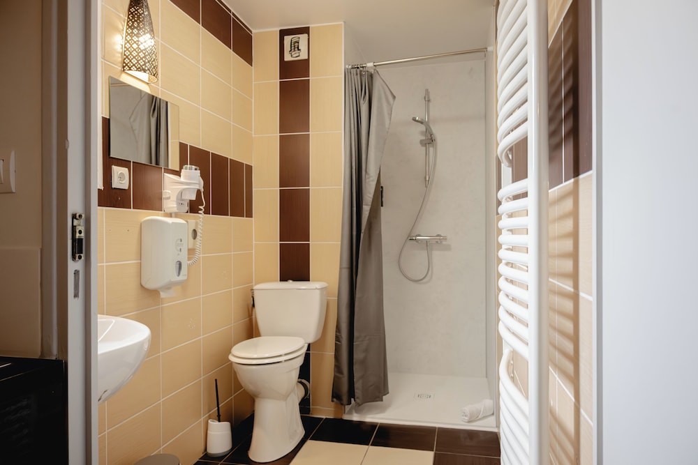 Brit Hotel Guingamp L Armor 49/50