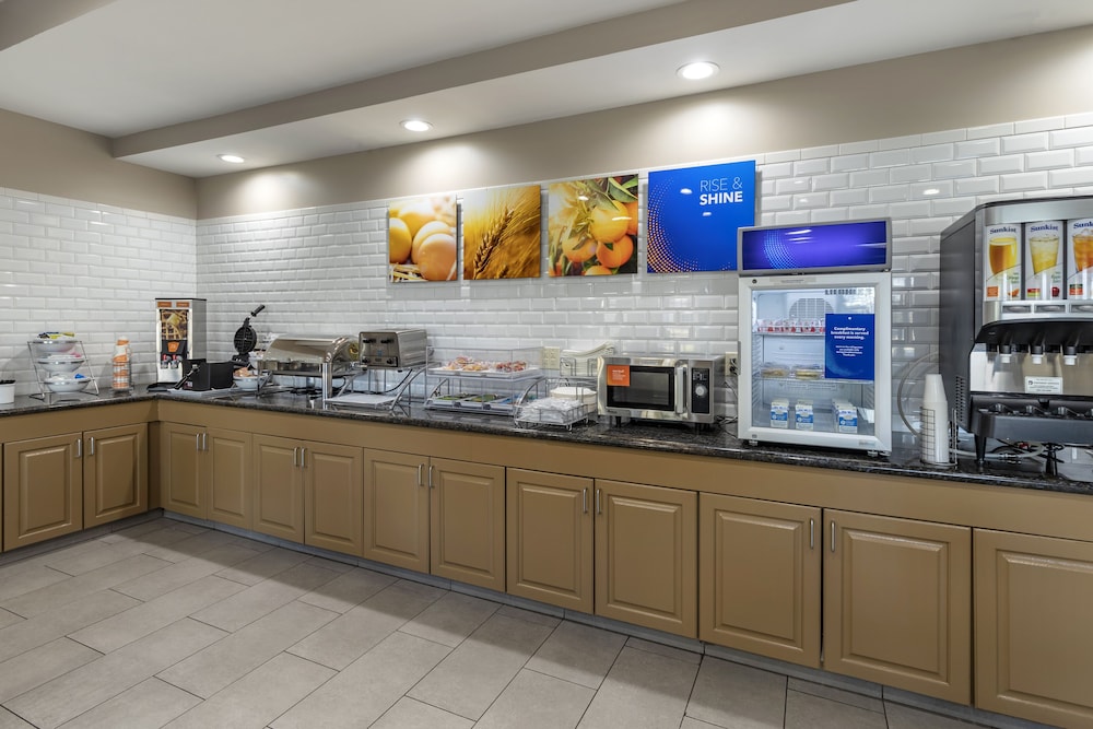 Comfort Inn and Suites High Point - Archdale 29/35