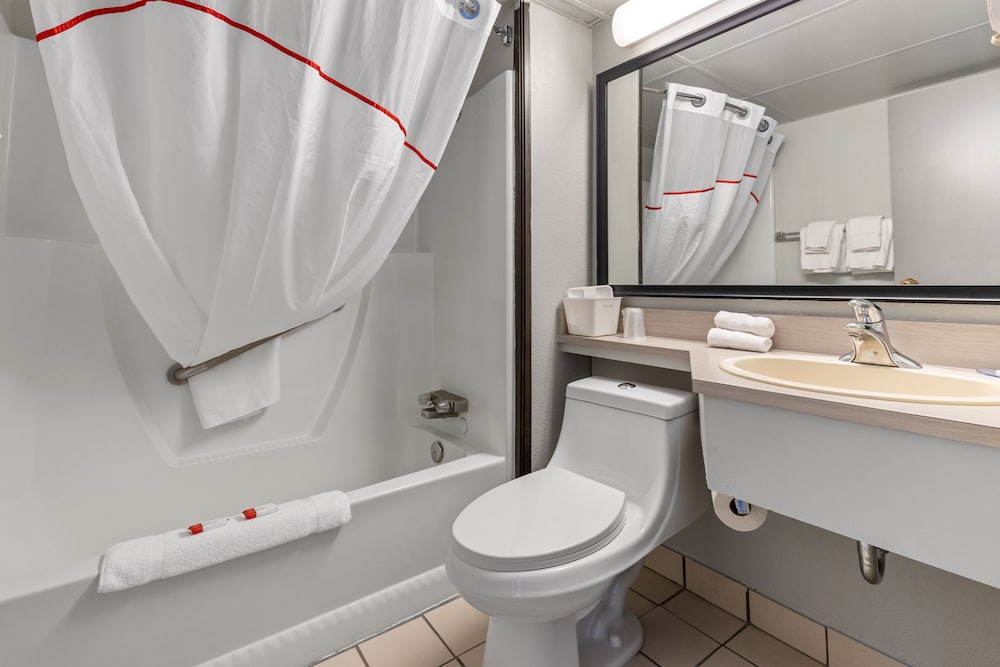 Emerald Hotel and Suites Calgary Airport 20/33