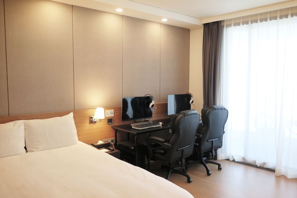 Utop Marina Hotel and Resort 41/50