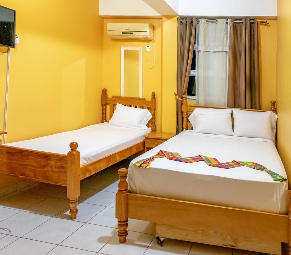 La Flamboyant Hotel 7/50