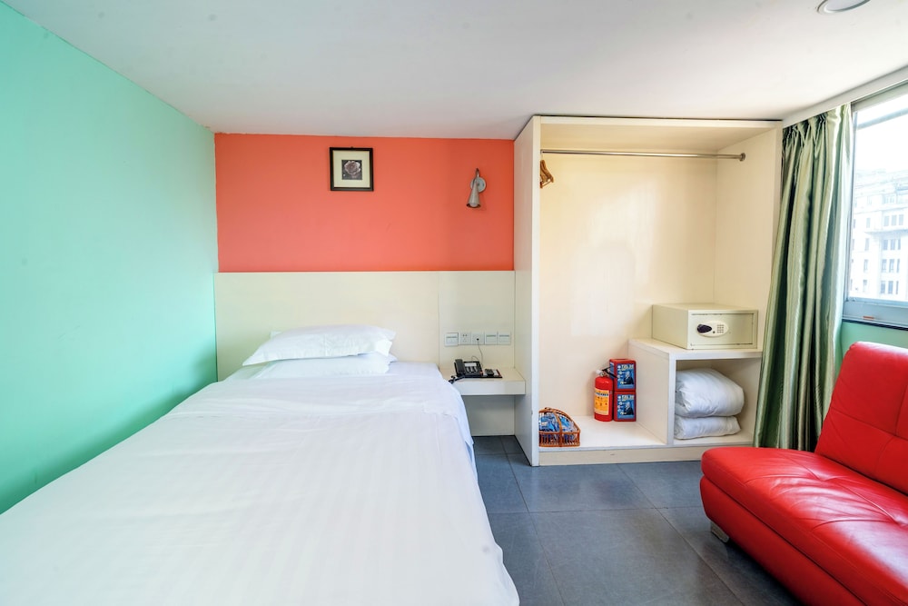 LN White House Hotel 25/48