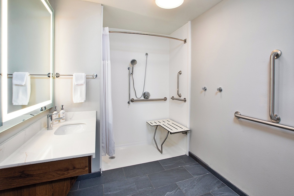 جناح بسرير كينج بغرفة نوم واحدة بمطبخ لذوي الإعاقة، Staybridge Suites Bismarck 6/6
