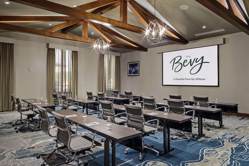 The Bevy Hotel Boerne A Doubletree By Hilton 41/46