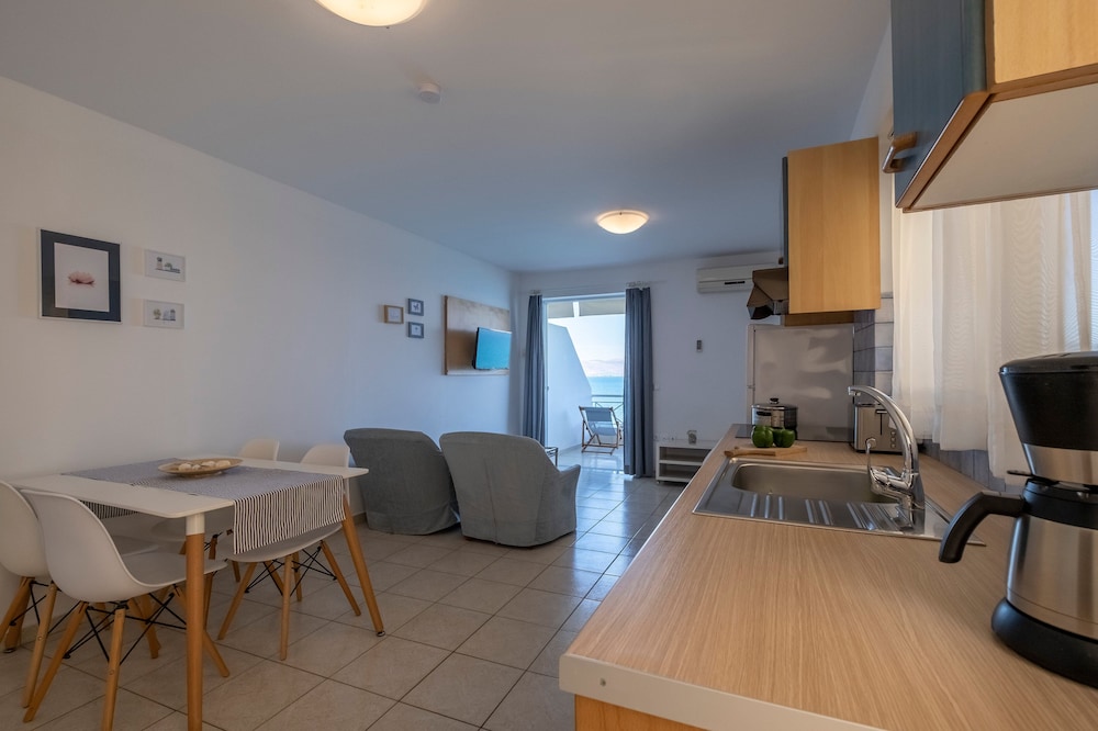 MELI APARTMENTS & VILLAS 20/50