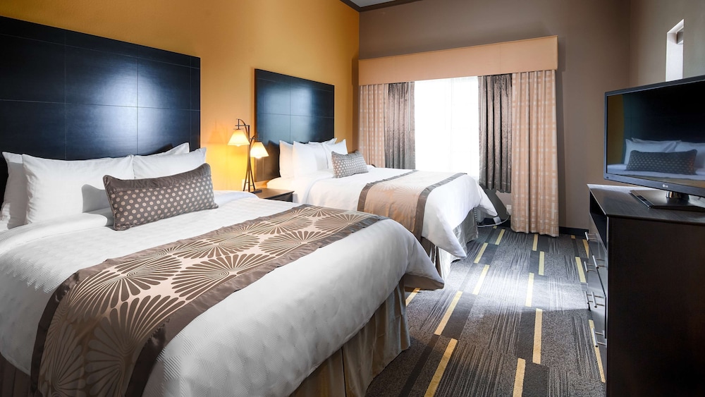 Best Western Plus Emerald Inn & Suites 11/39