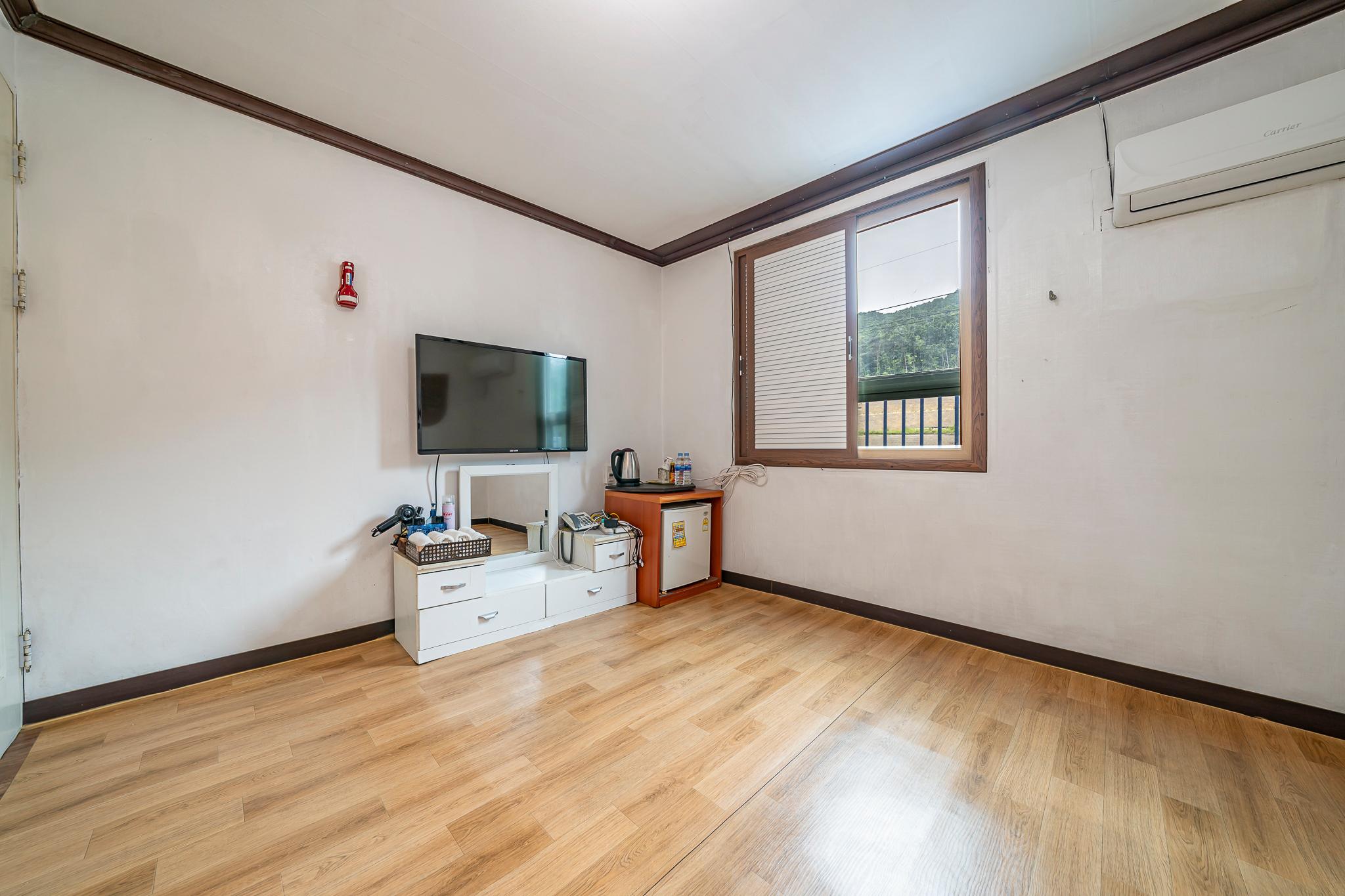 Ondol, 2 Futon Beds, Mountain View