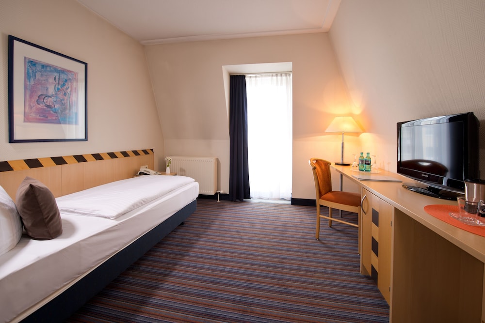 ACHAT Hotel Dresden Elbufer 25/71