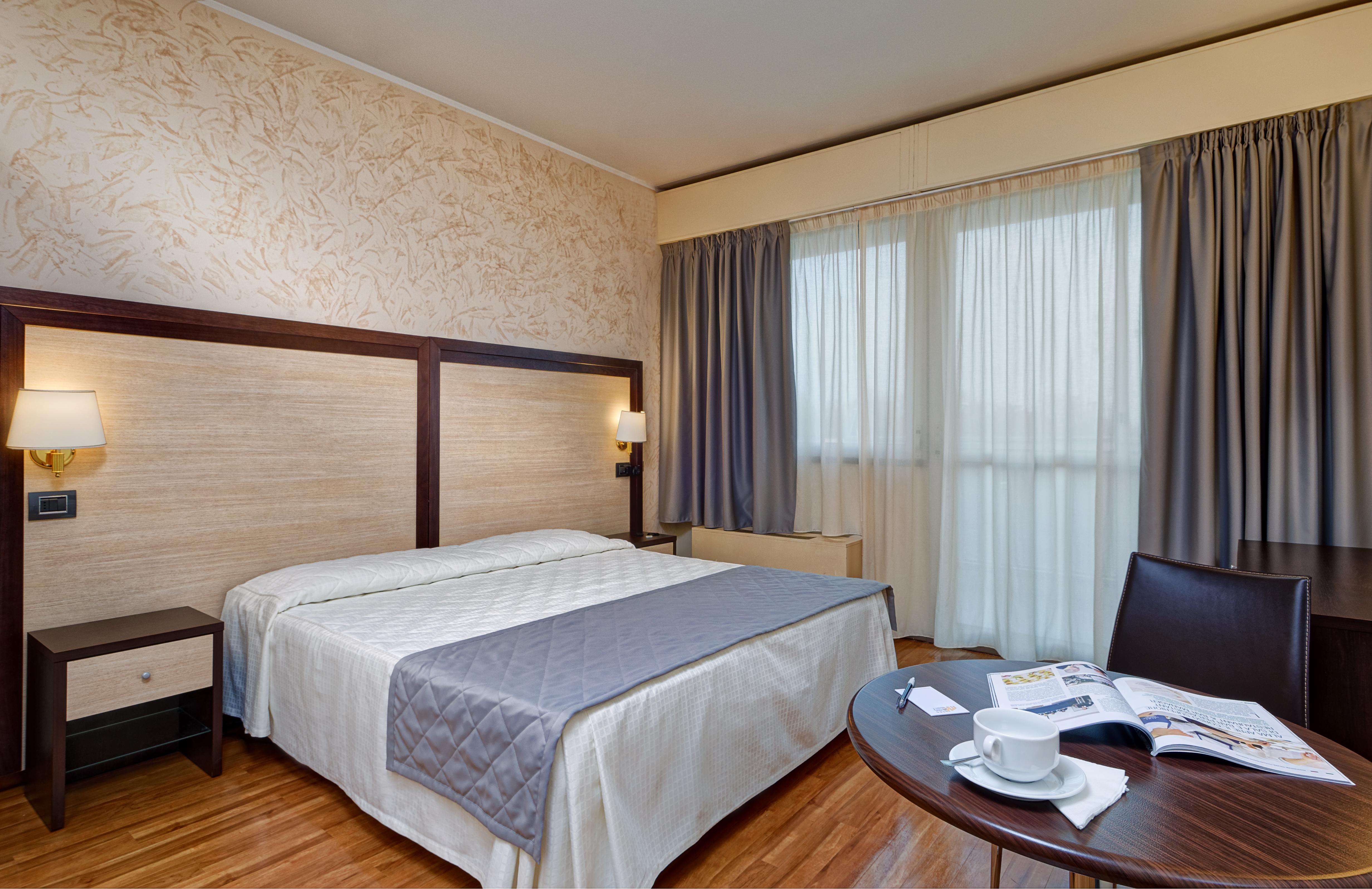 SUPERIOR, DOUBLE OR TWIN BED