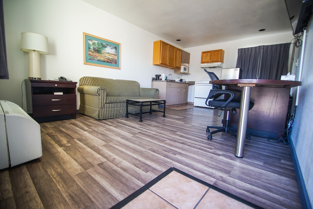 Travelodge by Wyndham Colorado Springs Airport/Peterson AFB 26/44