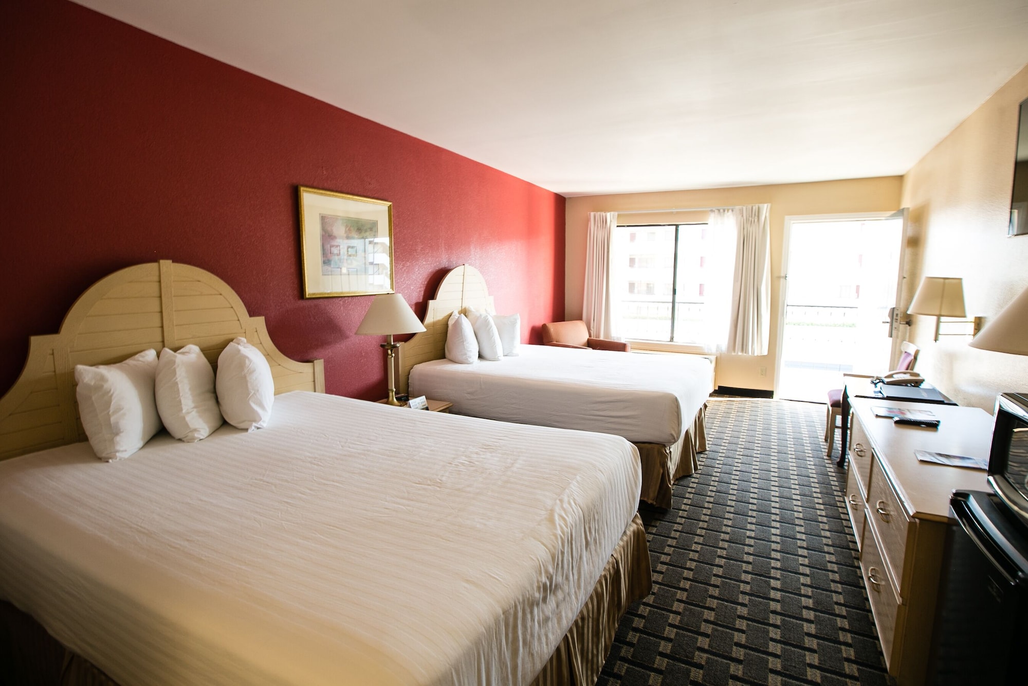 STANDARD, 2 QUEEN BEDS