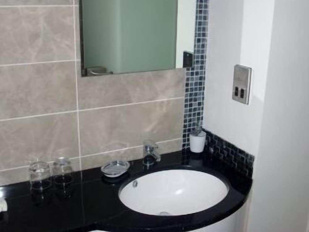 Farnham Hotel 20/25