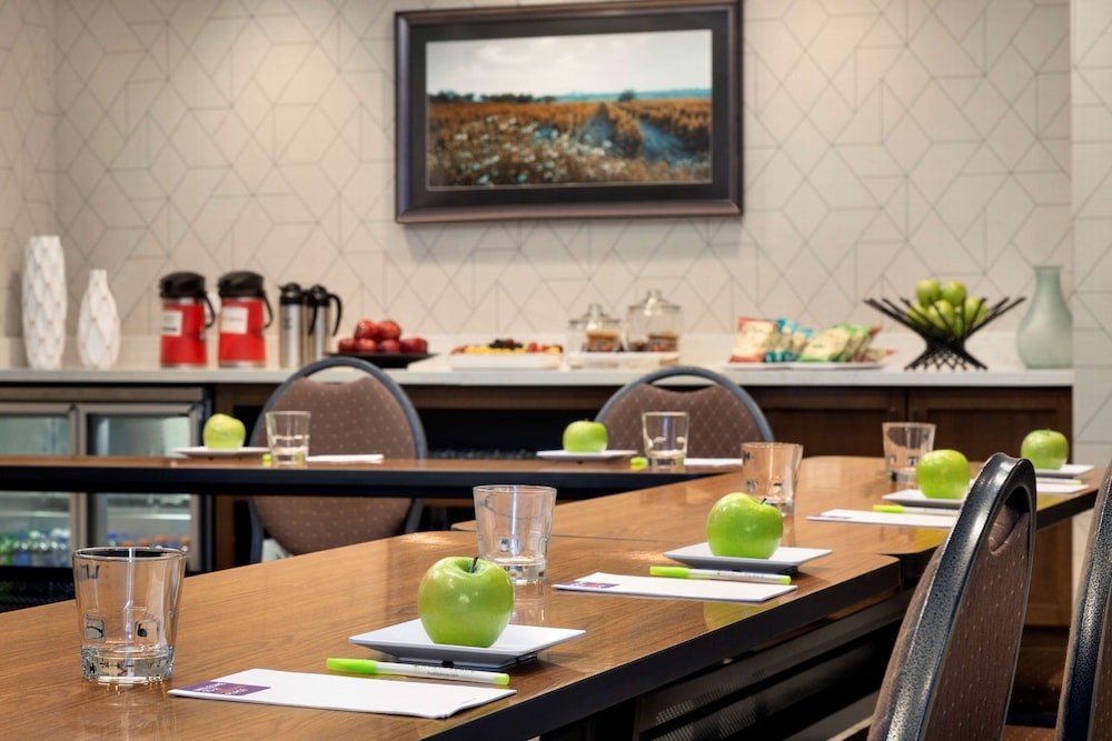 Hyatt Place Vacaville 40/62