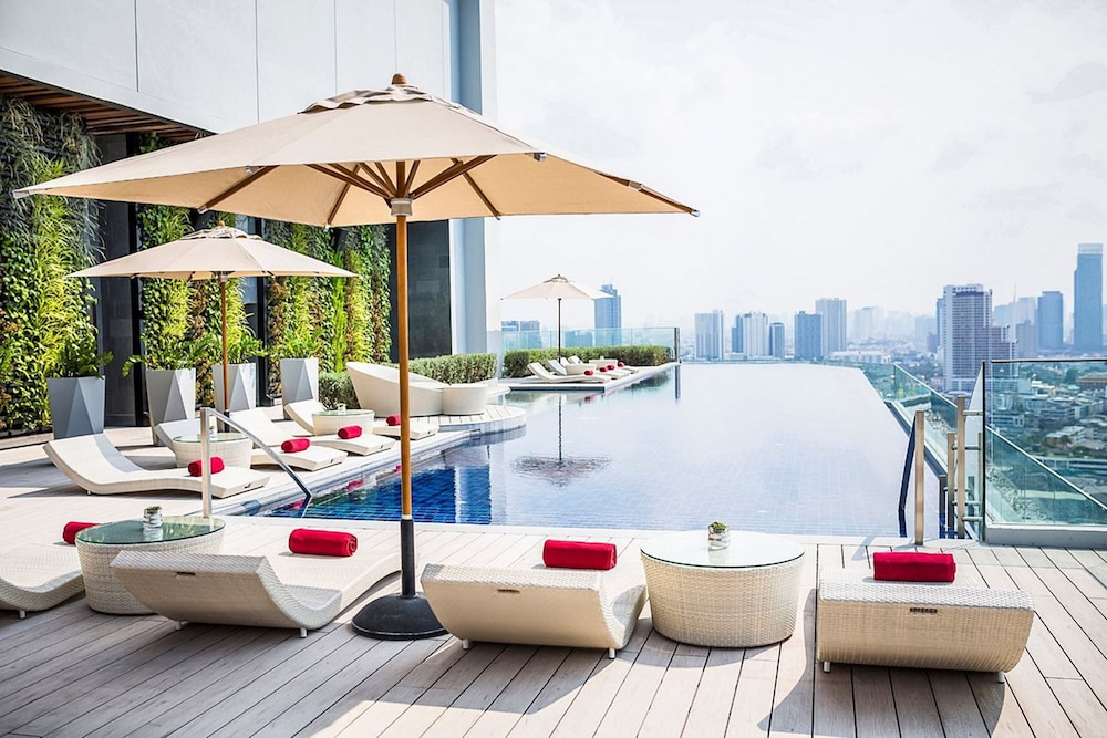 Avani Riverside Bangkok Hotel 61/72