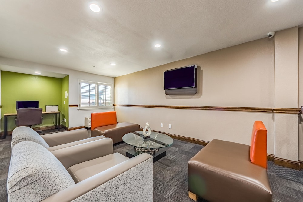 Studio6 Plano, TX 54/74
