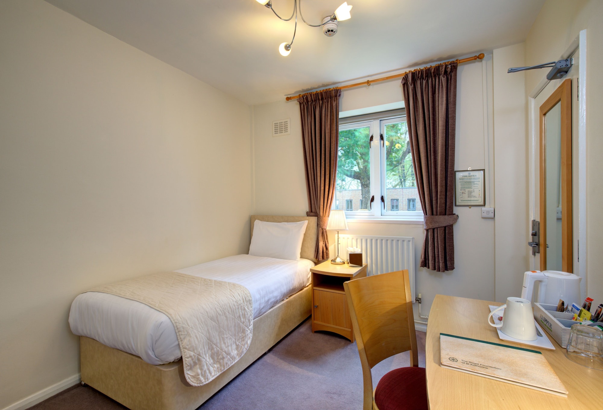 ROOM, SINGLE