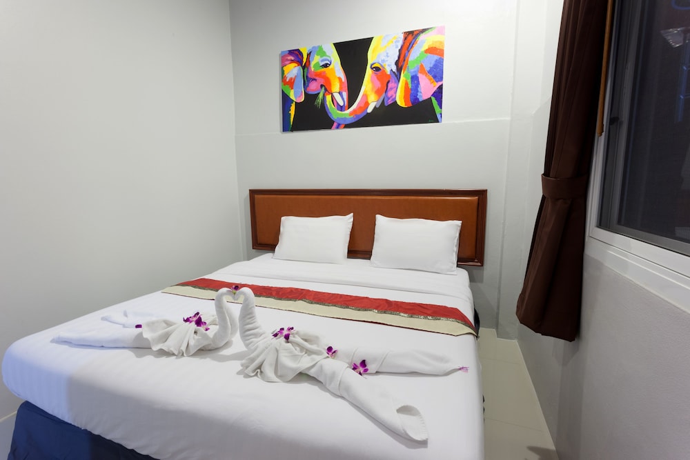 DELUXE, KING BED, CITY VIEW