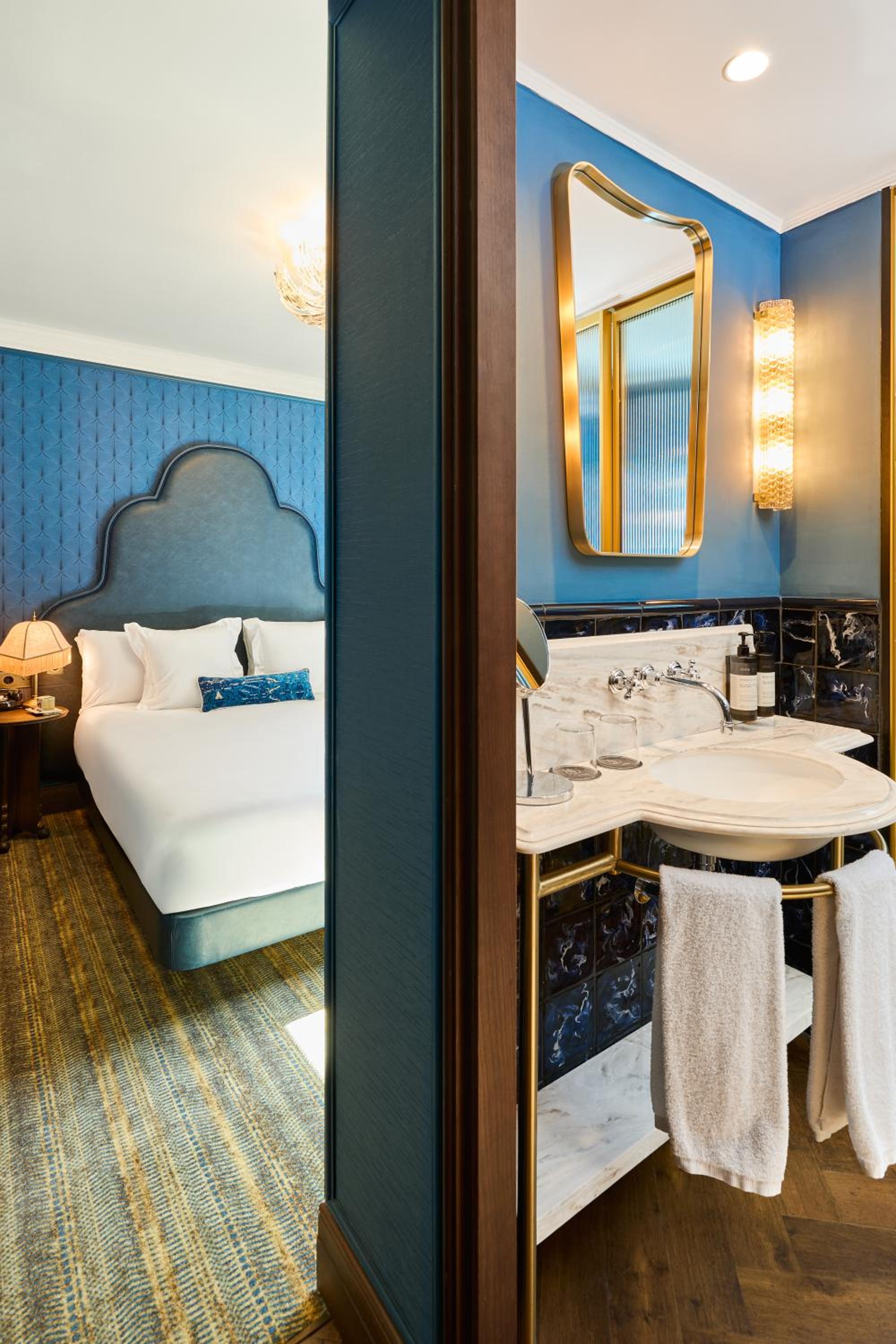 Boutique, Queen Bed