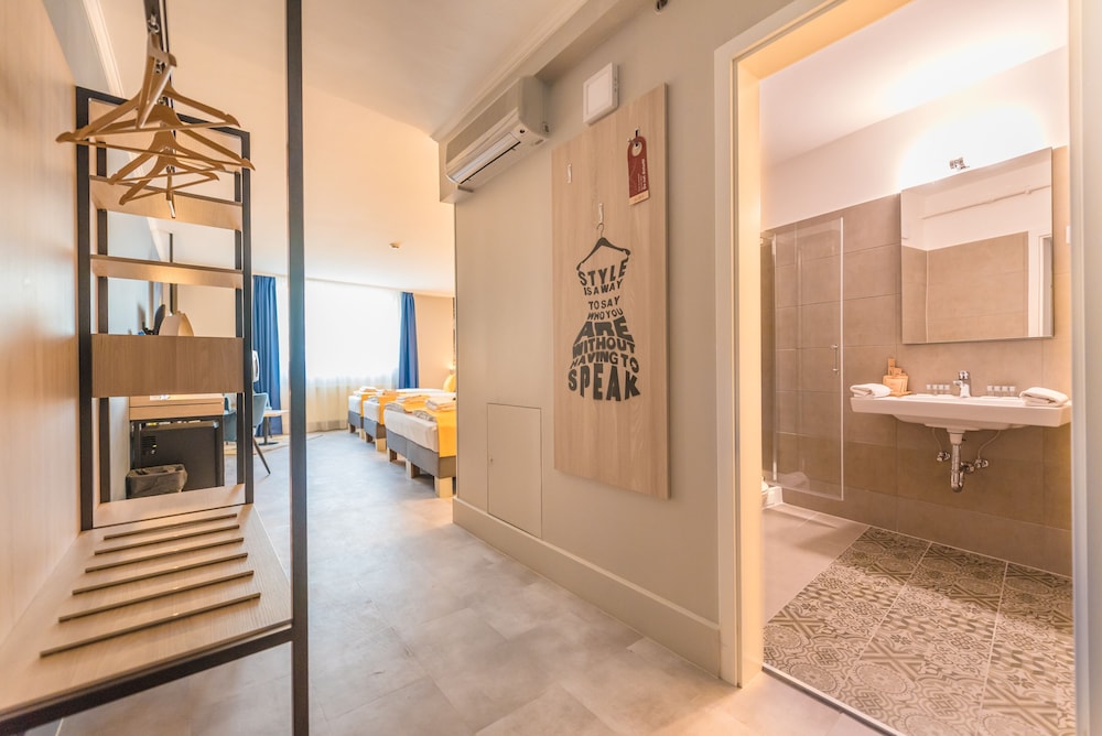 Lobby at Impulso Hotel by Mellow Mood Hotels, BUDAPEST