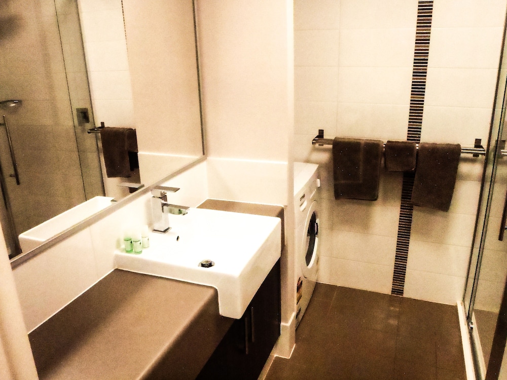 SPINIFEX HOTEL 38/39