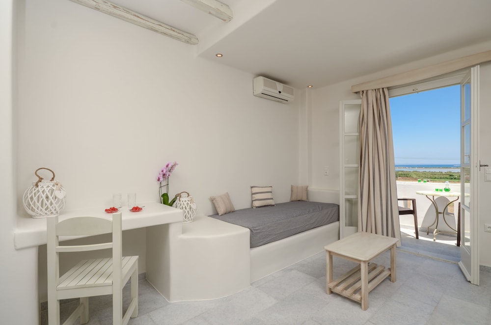 Agnanti Hotel 44/69
