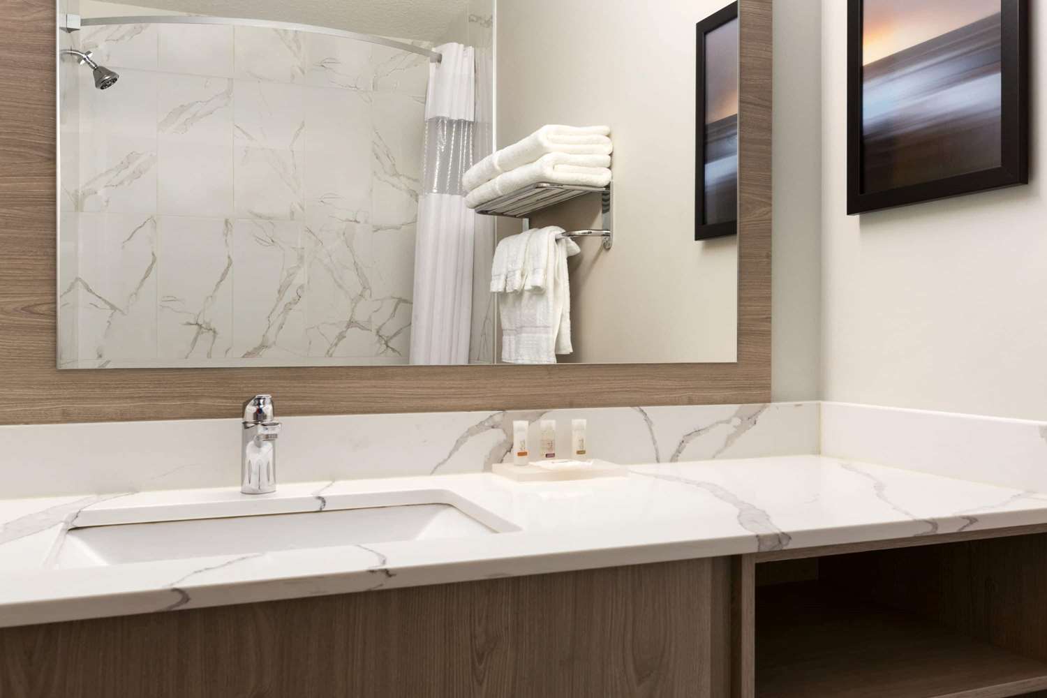 Days Inn by Wyndham Calgary North Balzac 13/15