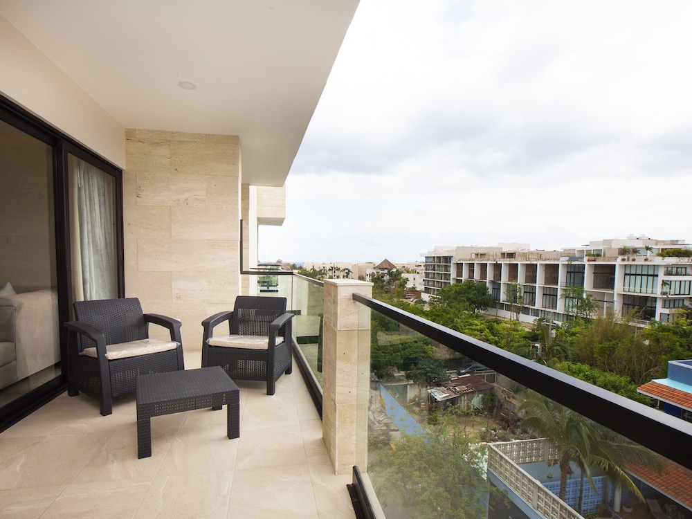 Grand Fifty Suites 57/65