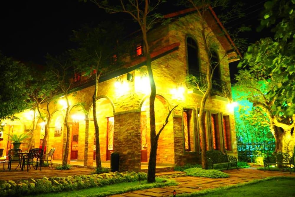 Chateau De Bear Hotel 7/28