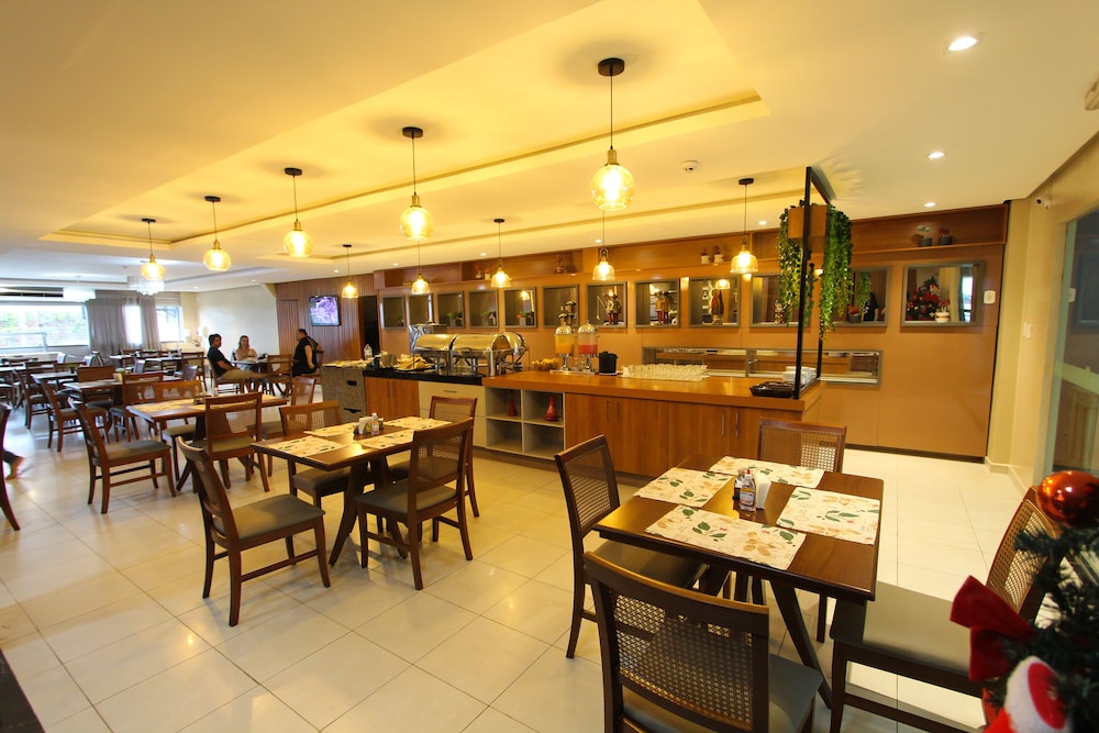 Golden Ville Hotel 54/66